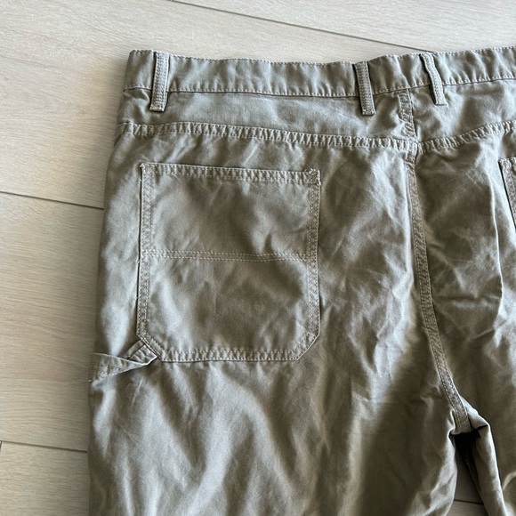 Blue Mountain Utility Fit Men's Pants 44x32 brown khaki excellent condition - Picture 5 of 5